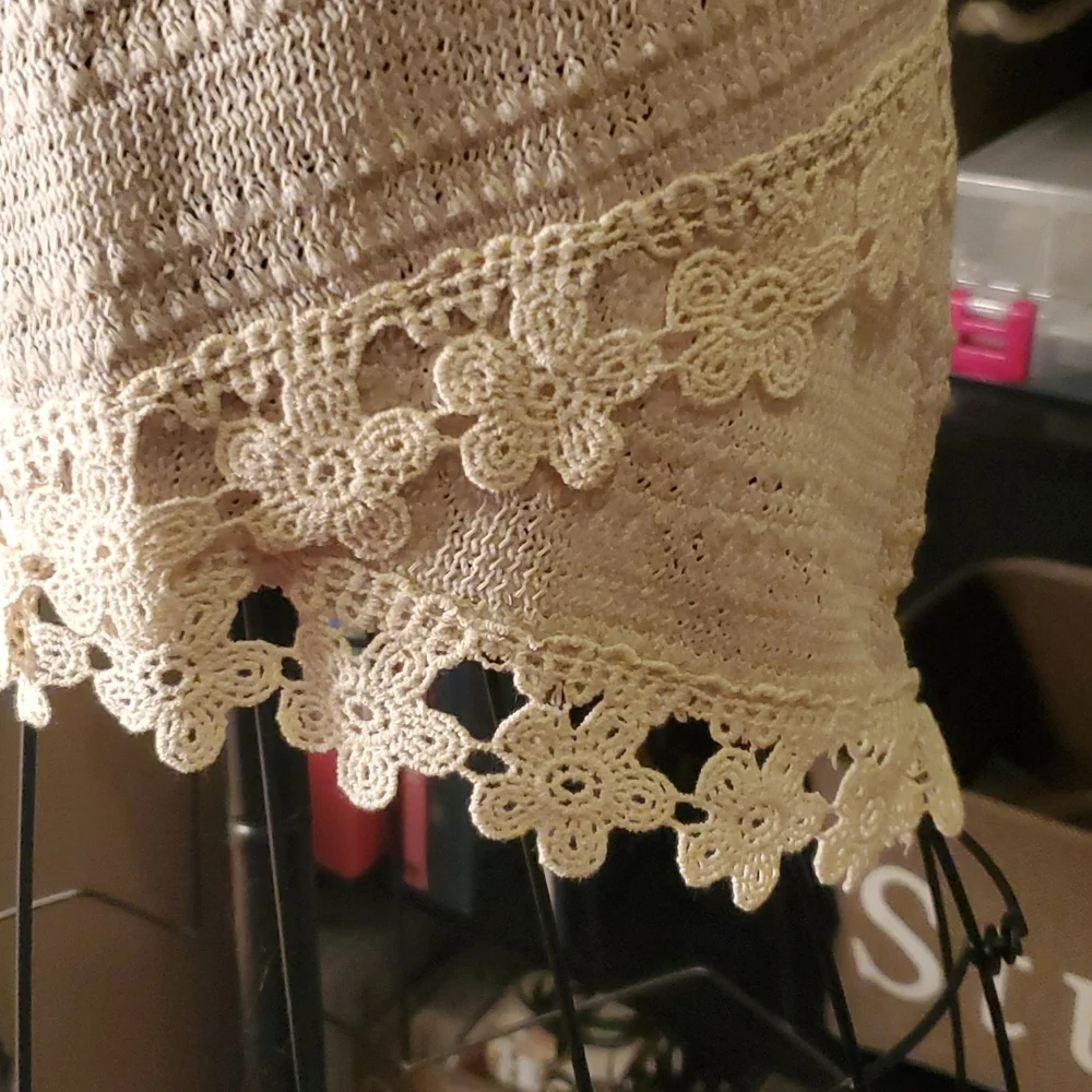 🔵Ivory Lace Tank - Picture 3 of 5